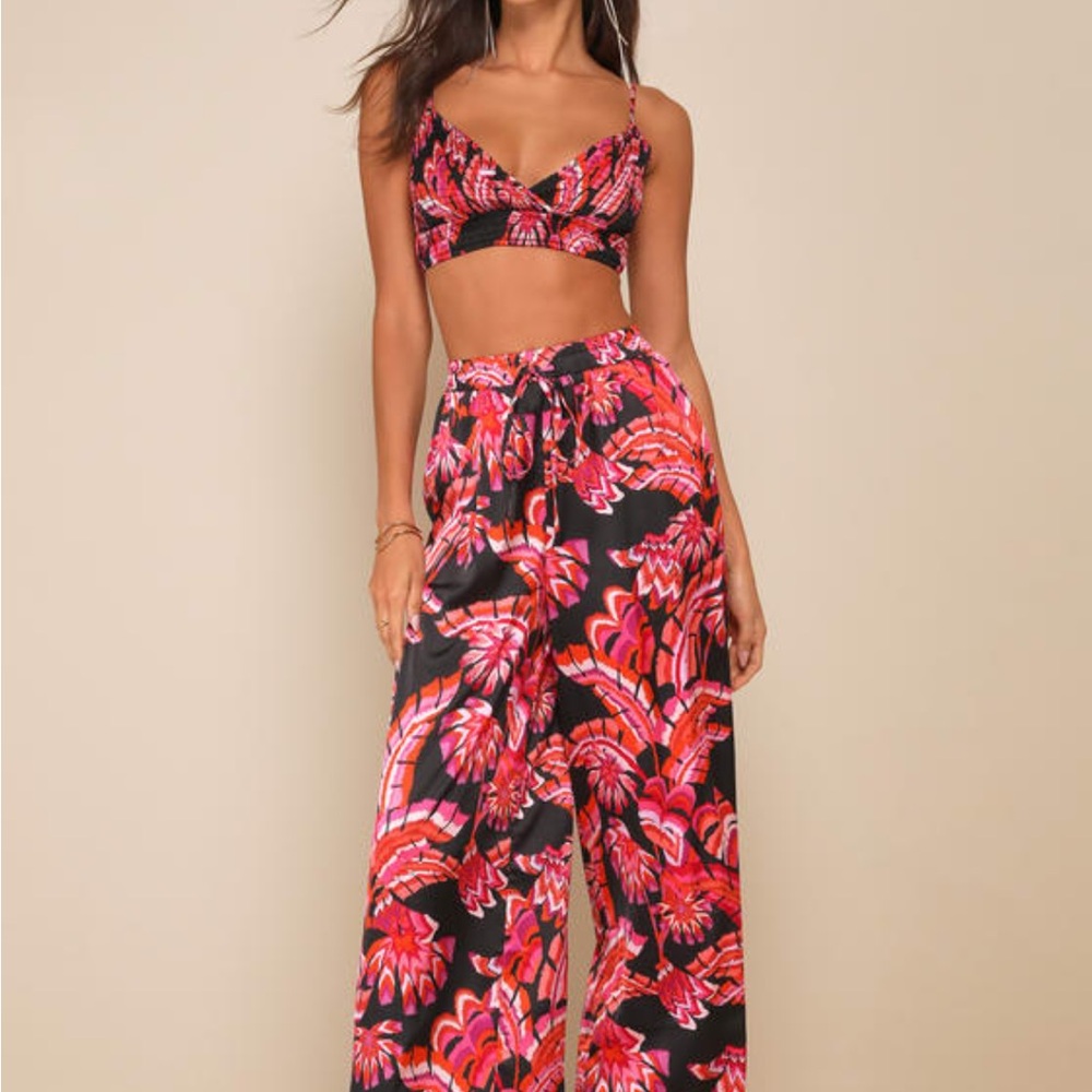 Lulu’s Vibrant Floral Wide-Leg Pants